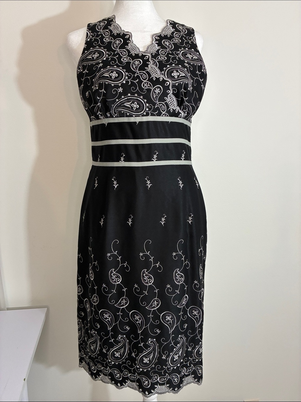 Celia Loe Vintage Black and Silver Paisley-Print Sleeveless Dress 10